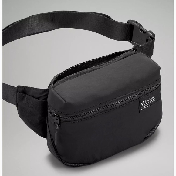 Lululemon Clean Lines Belt Bag 2L Black - Picture 3 of 3